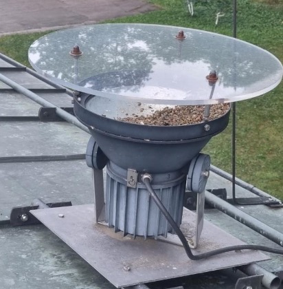 The old spotlights turned out to be a death trap for flying insects. 